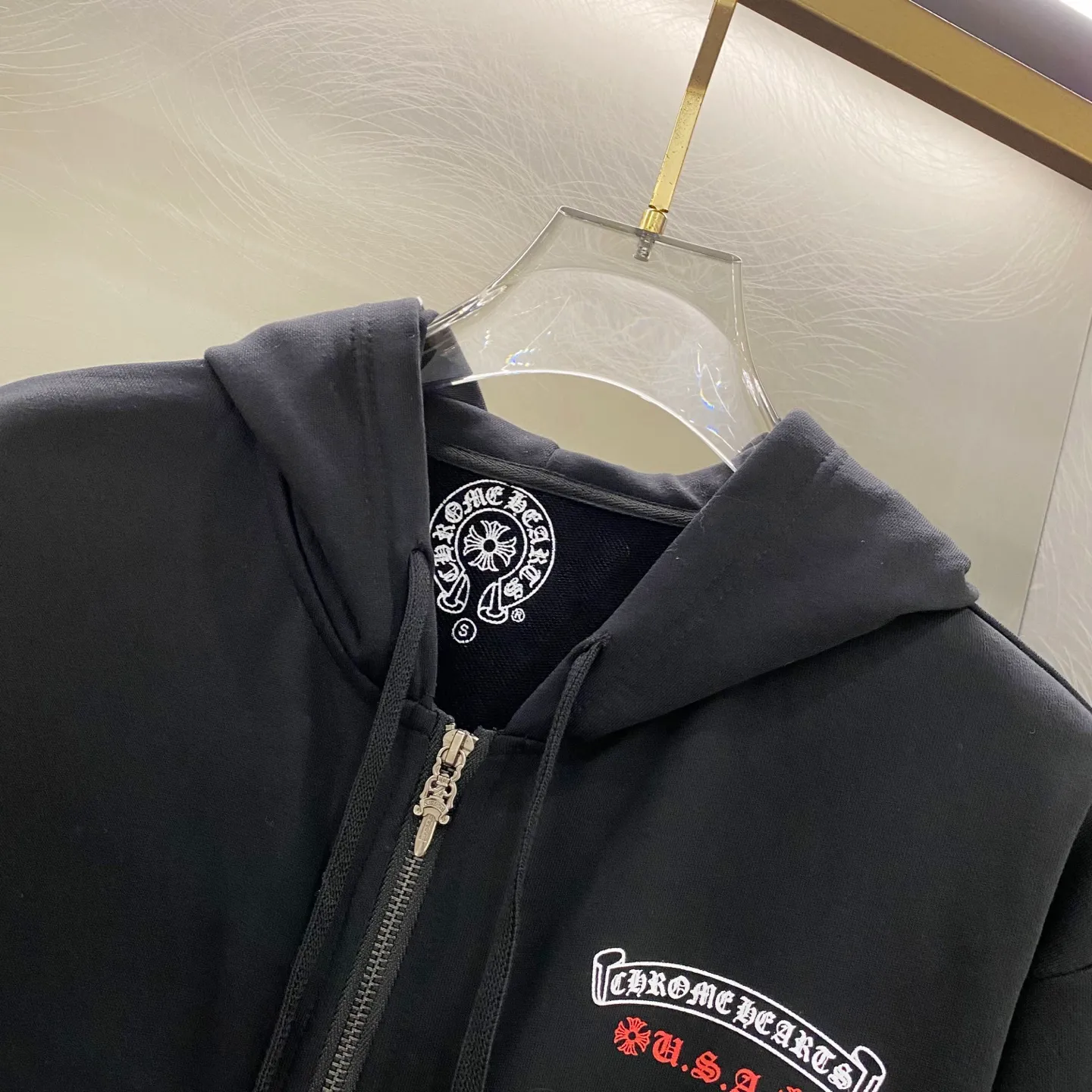 P290 Chrome Hearts 25ss horseshoe Sanskrit flag foam printed zipper hooded sweatshirt jacket. Fabric high-definition super heavyweight pure cotton fabric. Customized hardware. Thread. Accessories. Matching version. Same style for men and women. -Color: Black -Size: S M L XL